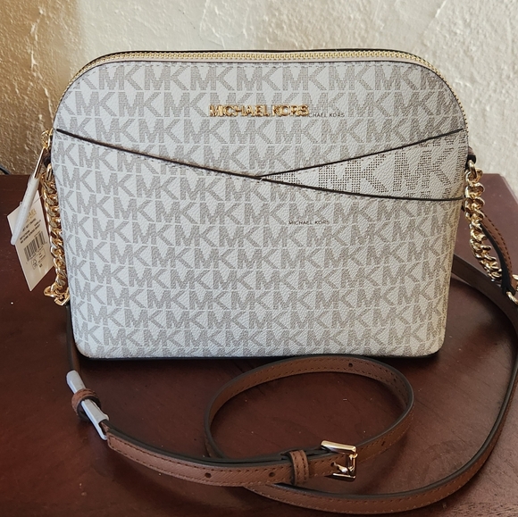 Michael Kors Jet Set Medium Dome Crossbody Bag Vanilla NWT - Picture 2 of 9